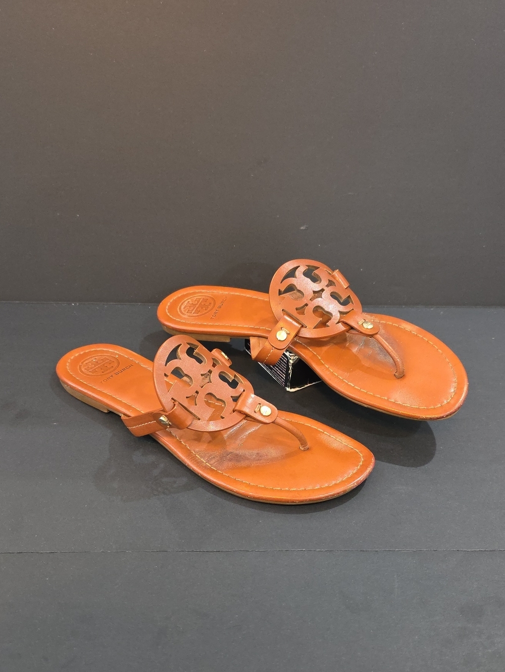 Tory Burch Leather Logo Thong Sandals in Cognac Brown Size 9.5